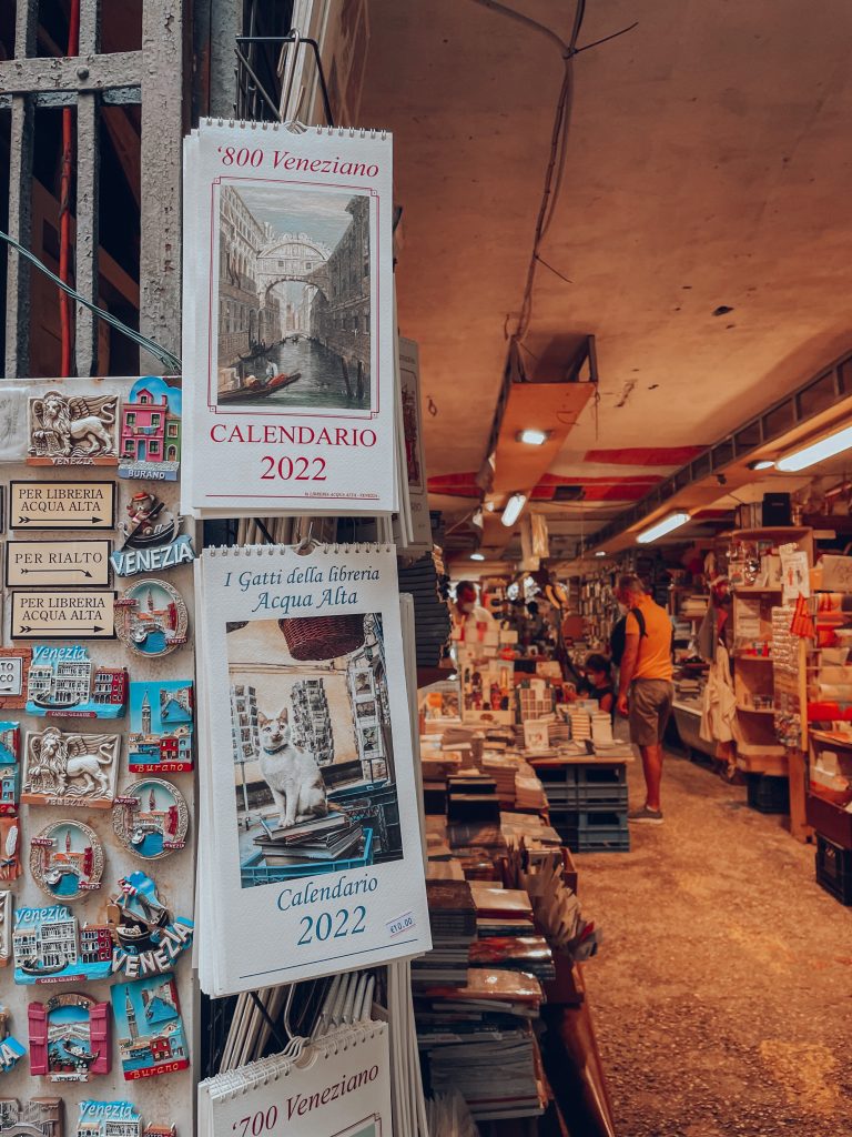 Venezia Libreria Acqua Alta: dove si trova, la sua storia

acqua alta libreria venezia  
libreria acqua alta di frizzo luigi 