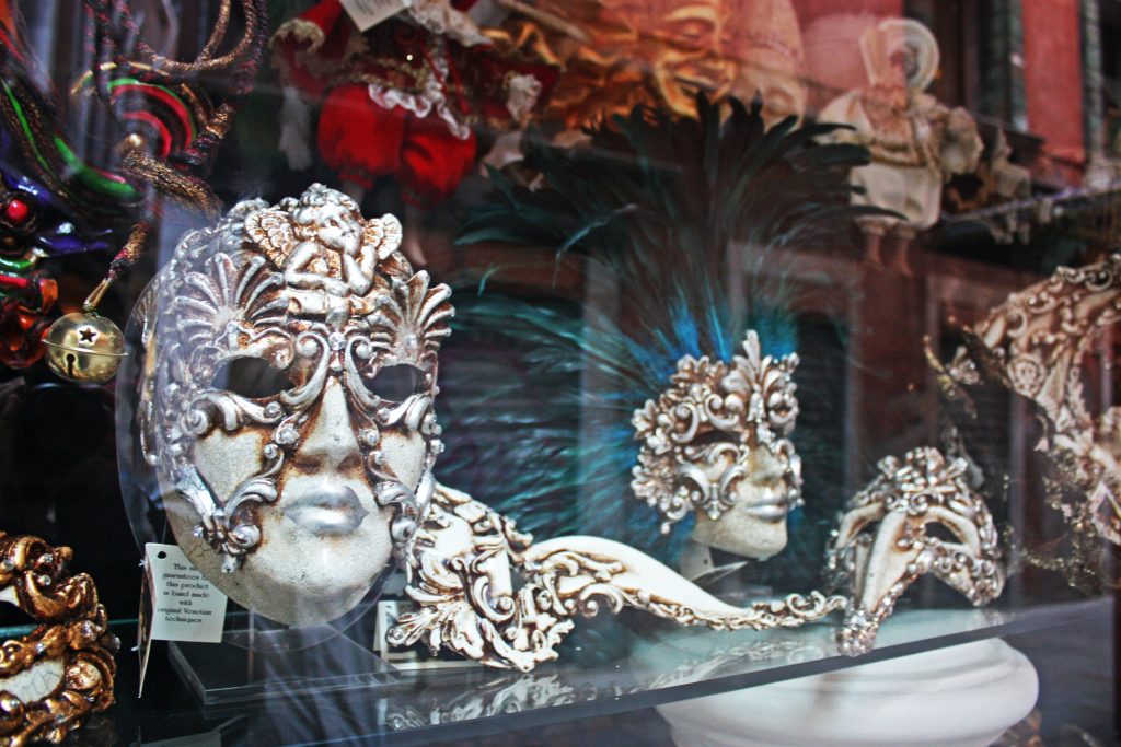 La storia del Carnevale di Venezia: origini e curiosità 

maschere carnevale venezia  
venezia carnevale  
carnevale a venezia